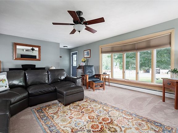 5th image of 490 Barben Ave
