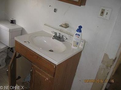 3rd image of 9508 Kempton Ave