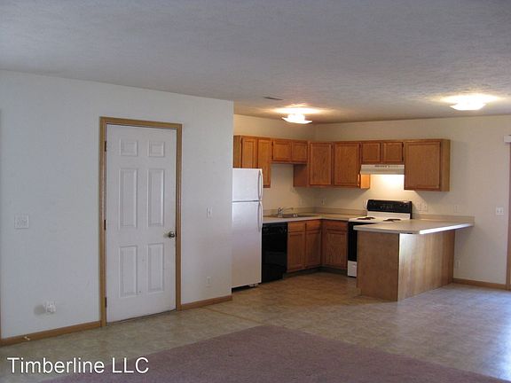 3rd image of 600 Lamont Dr