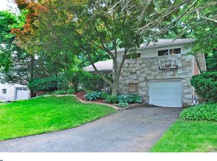 7913 Rodgers Rd, Elkins Park, PA 19027