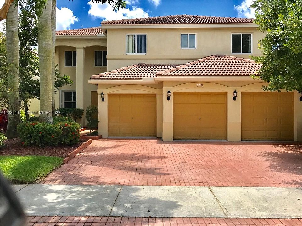 1st image of 990 Lavender Cir