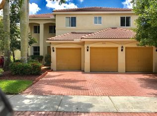 990 Lavender Cir, Fort Lauderdale, FL 33327
