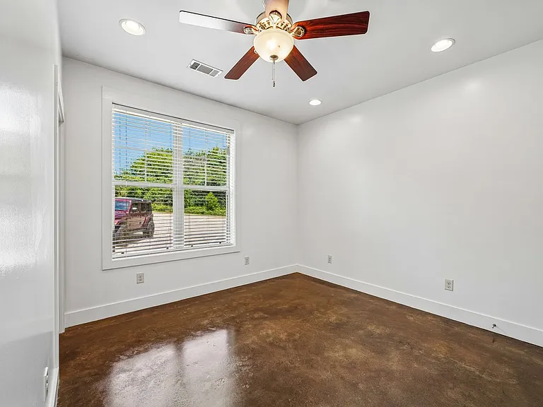 Beverly Townhomes — Photo 12