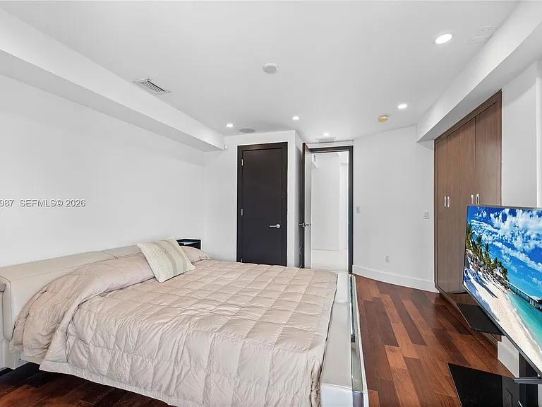 3344 NE 167th St — Photo 97