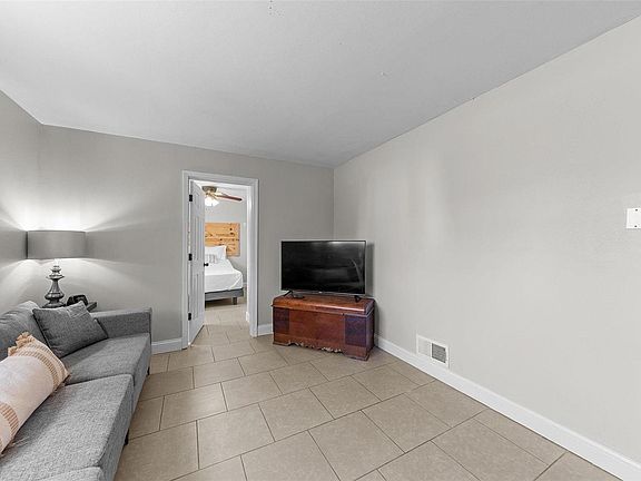 4th image of 145 Waterford Dr