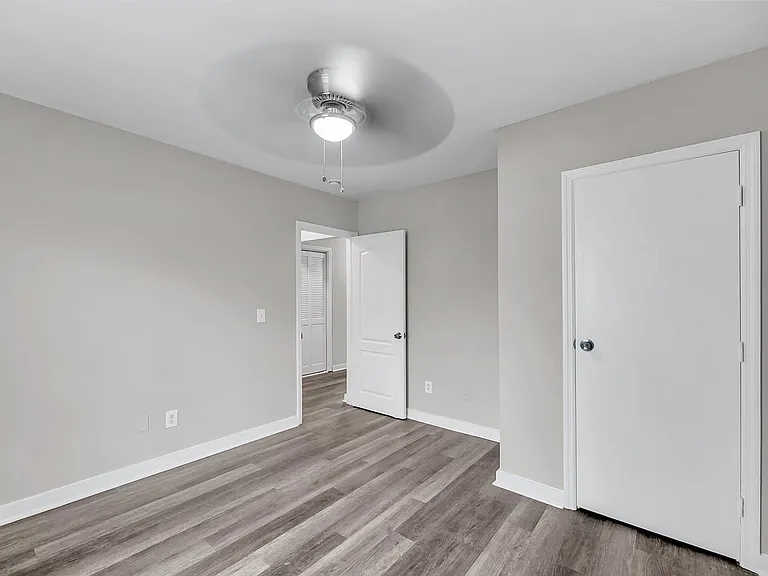 2220 Van Buren Ave — Photo 15