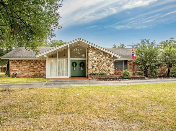 101 Crestway Dr, Baytown, TX 77520