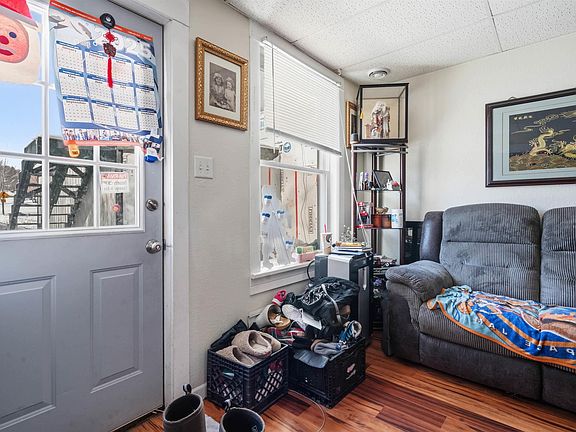 5th image of 2502 W 3rd St