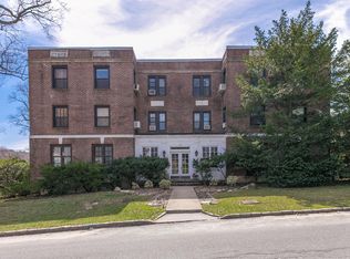 1 Ascot Ridge Rd APT 2A, Great Neck, NY 11021