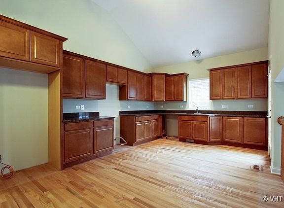 3rd image of 5900 W 87th Place Oak