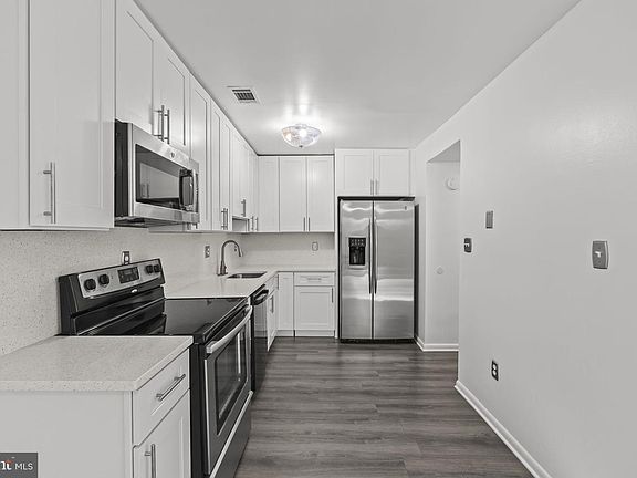 3rd image of 60 Cable Hollow Way Unit 38-3