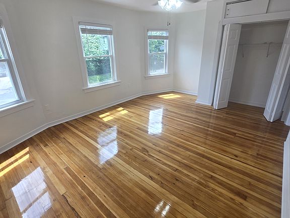 Master bedroom pic 3