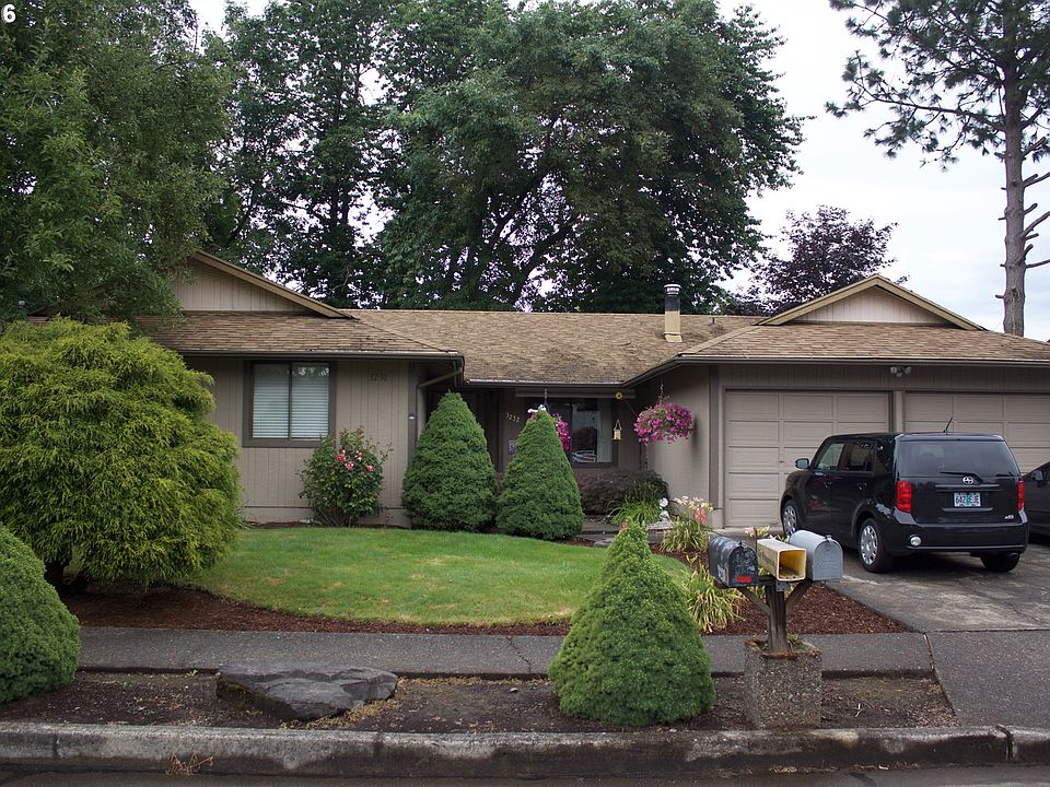 2nd image of 3230-3232 SE Stott Cir