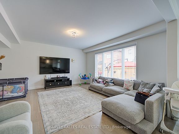 5th image of 33 Concert Hill Way