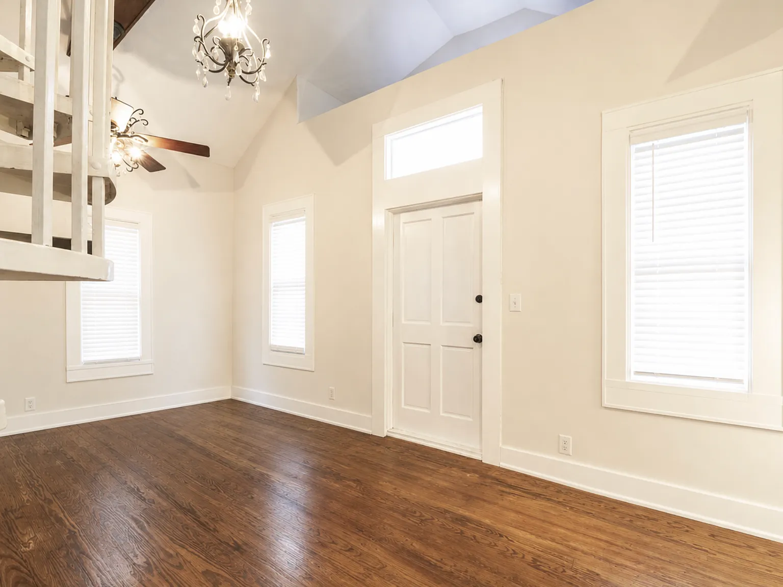 3 bed, 1300 sqft, $4,500 — Photo 2