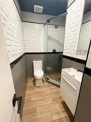 Rented by Delmark Realty LLC | media 21