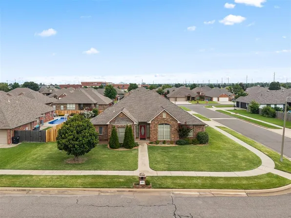2001 SW 32nd St, Moore, OK 73170