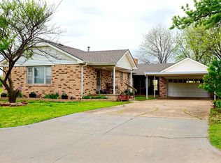 203 SE 2nd St, Moore, OK 73160