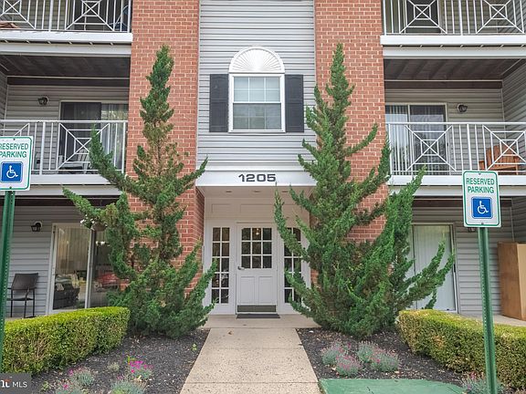 4th image of 1205 Raven Wood Ct Unit 101