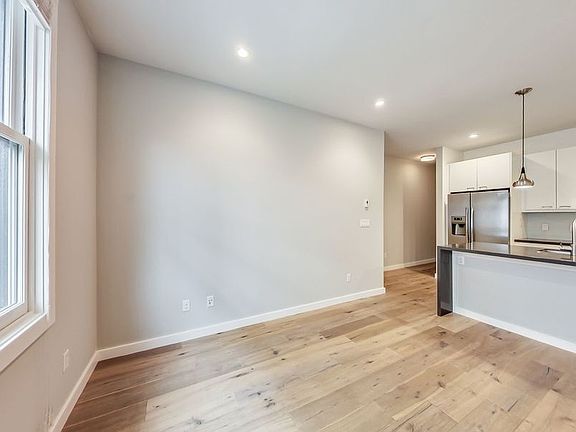 3rd image of 1371 Minna St