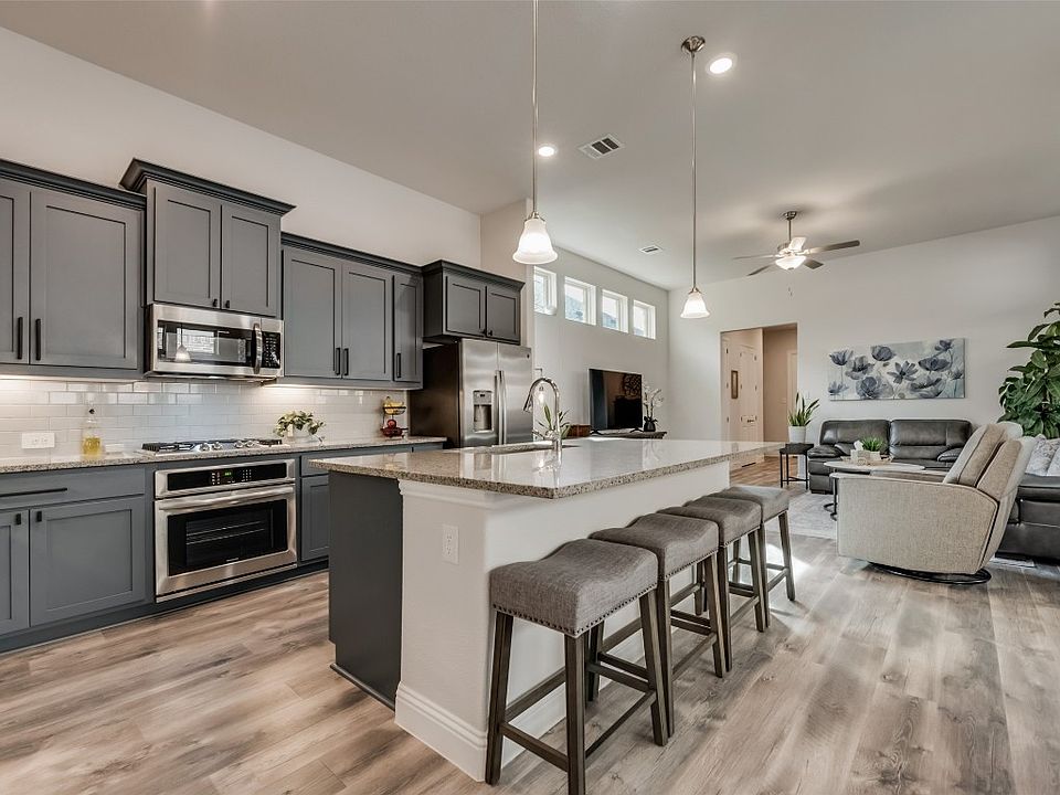 1st image of 615 Artesian Dr