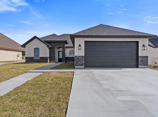 203 Jesus Flores Dr, Del Rio, TX 78840