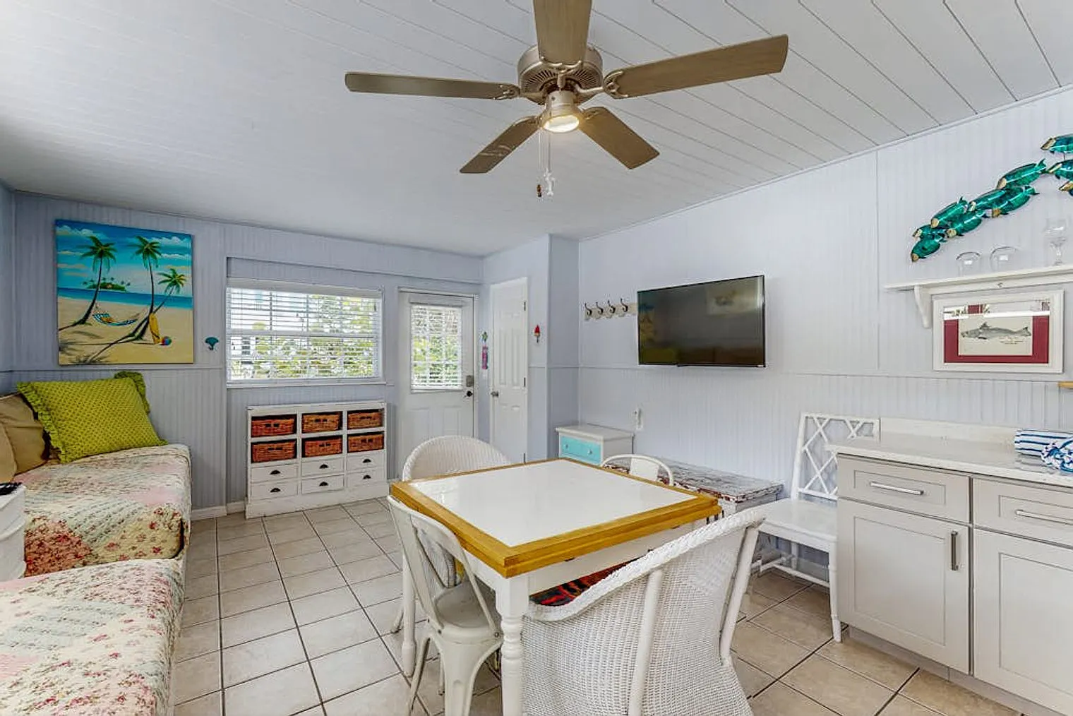 3 bed, 2.0 bath, 1453 sqft, $3,352 — Photo 3