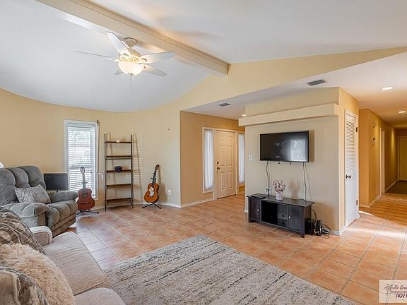5th image of 407 Country Club Dr