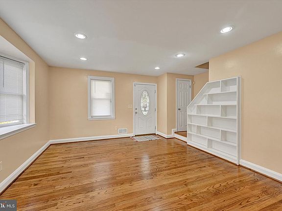 4th image of 2105 Cloville Ave