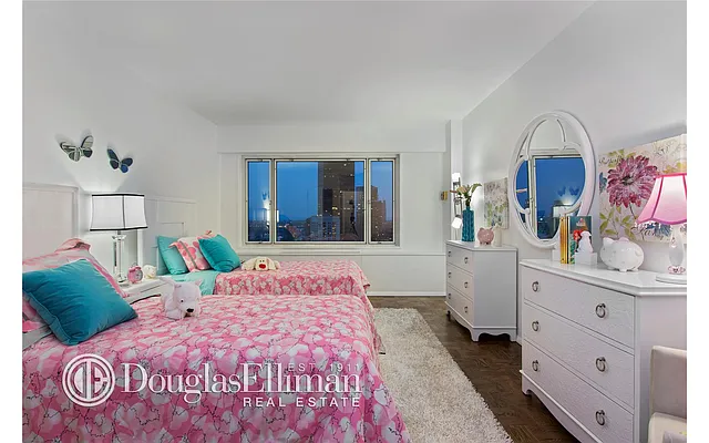 Sold by Douglas Elliman | media 23