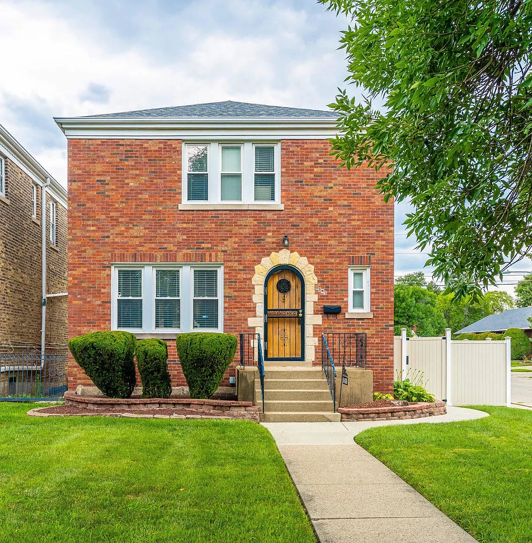 8100 S Washtenaw Ave photo 1