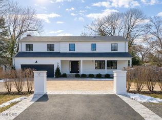 10 Lockwood Rd, Riverside, CT 06878