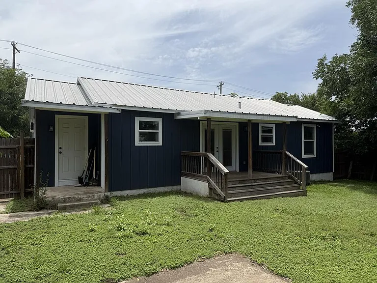 804 Clay St — Photo 9