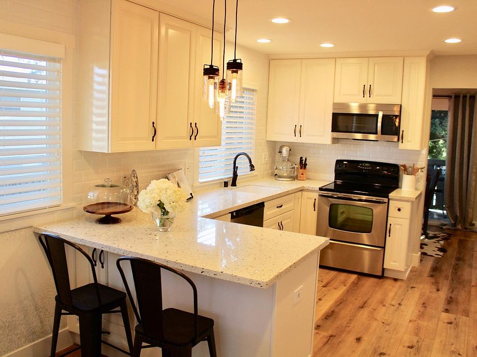 1st image of 1055 Delna Manor Ln