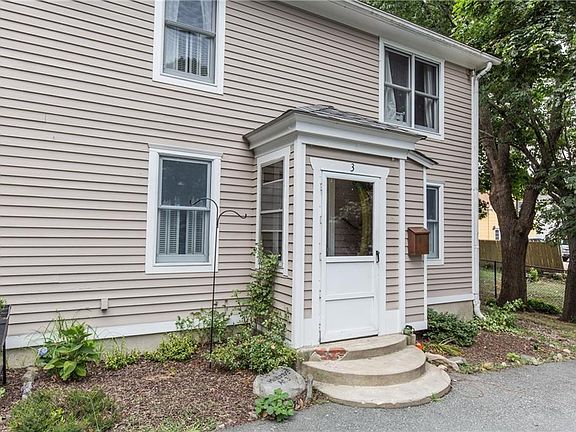 2nd image of 208 Marlborough St #3