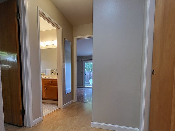 4th image of 723 Sylvan Ave #723