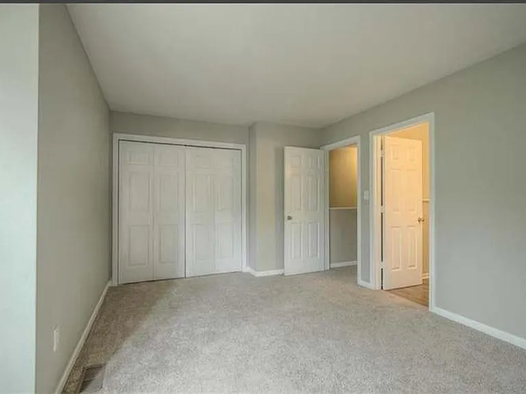 439 W 10th St — Photo 13
