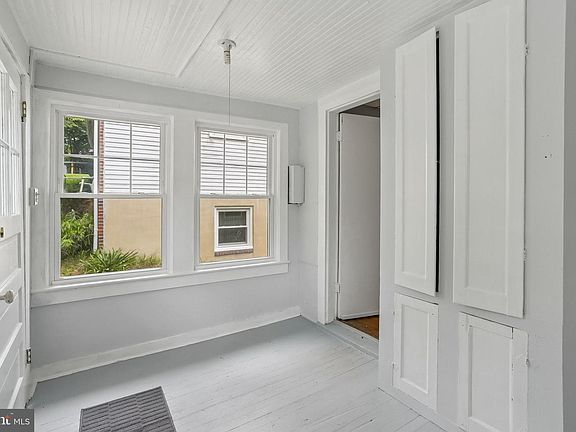 3rd image of 315 Circle Ave