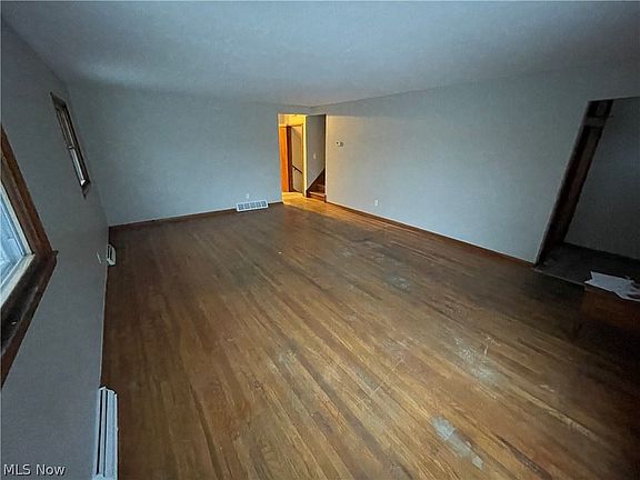 2nd image of 39144 Gardenside Dr