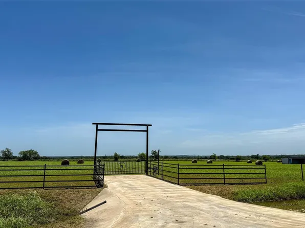 174 Private Road 107, Blum, TX 76627