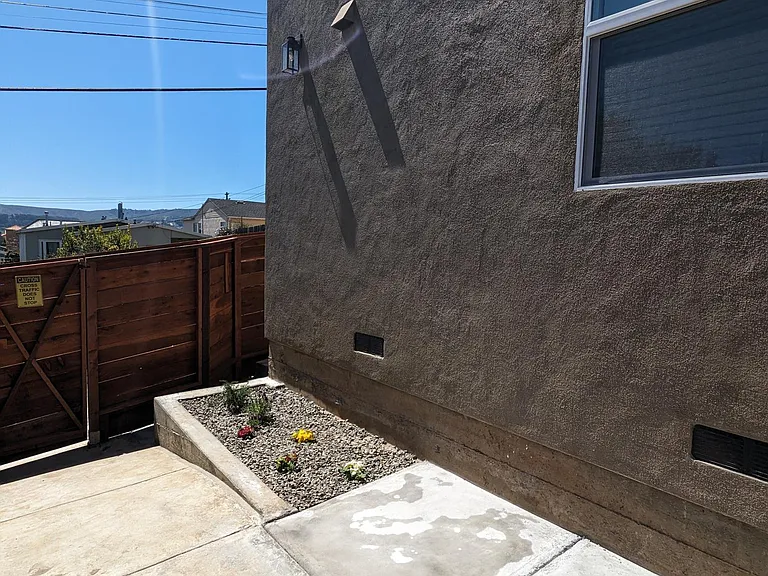 616 Tamarack Ln — Photo 4