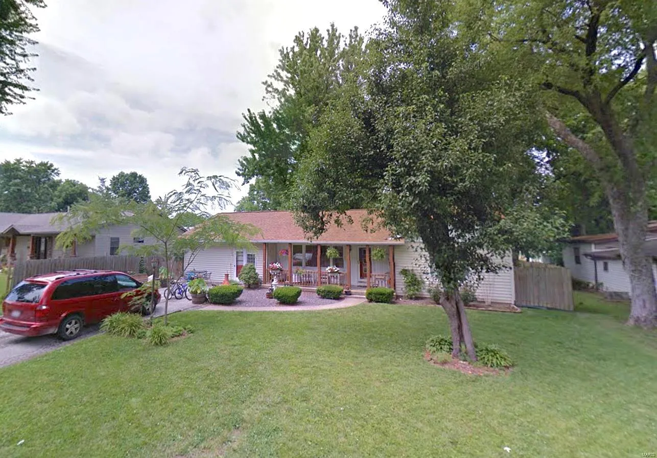 209 E Mill St photo 1