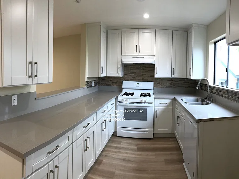 604 W Milford St — Photo 4