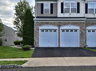 5 Mount Airy Dr, Morrisville, PA 19067