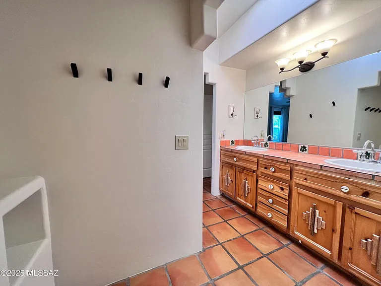1040 N Wentworth Rd — Photo 31