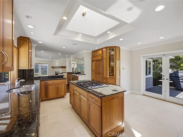 1840 Temple Hills Dr — Photo 21