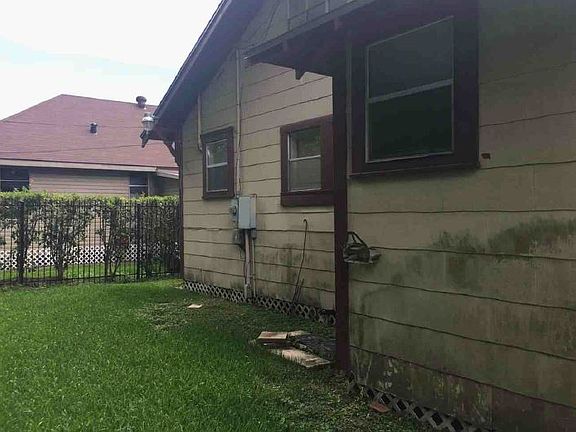 2nd image of 2933 Avenue C