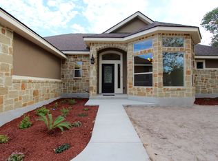 152 Rosewood Dr, La Vernia, TX 78121