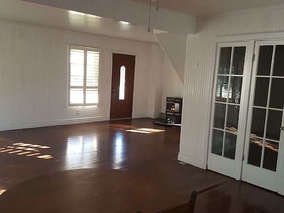 Floating dark laminate floor