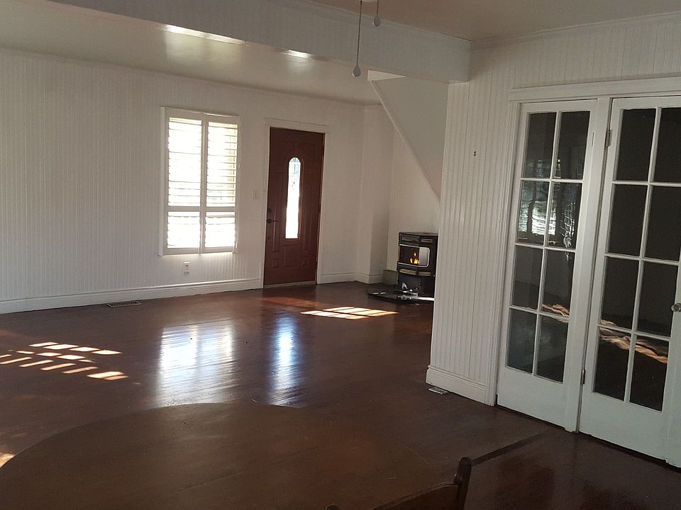 Floating dark laminate floor